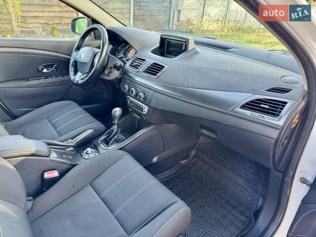 Белый Рено Меган, объемом двигателя 1.5 л и пробегом 222 тыс. км за 5499 $, фото 19 на Automoto.ua