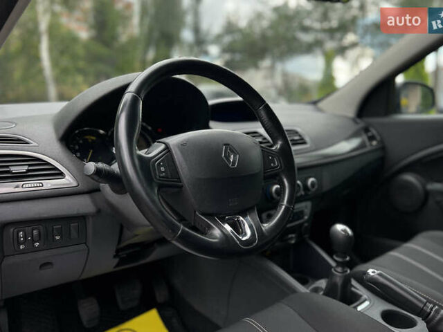 Белый Рено Меган, объемом двигателя 1.46 л и пробегом 243 тыс. км за 8850 $, фото 9 на Automoto.ua