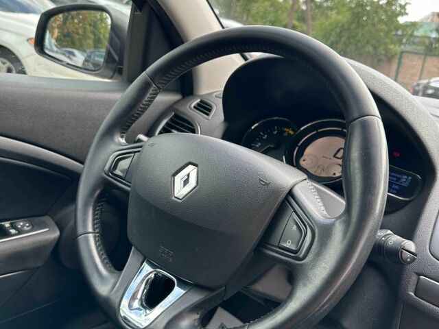 Белый Рено Меган, объемом двигателя 1.5 л и пробегом 226 тыс. км за 8900 $, фото 5 на Automoto.ua