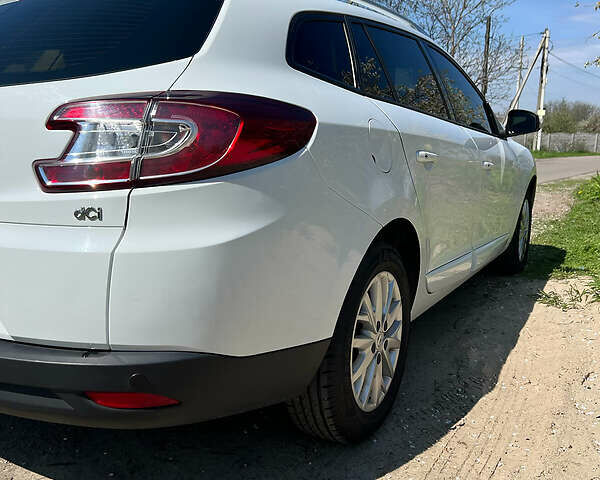 Белый Рено Меган, объемом двигателя 1.5 л и пробегом 290 тыс. км за 8799 $, фото 5 на Automoto.ua