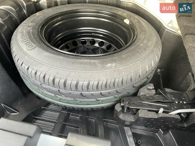 Белый Рено Меган, объемом двигателя 1.5 л и пробегом 113 тыс. км за 11500 $, фото 29 на Automoto.ua