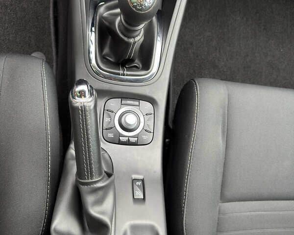 Белый Рено Меган, объемом двигателя 1.5 л и пробегом 278 тыс. км за 8900 $, фото 36 на Automoto.ua