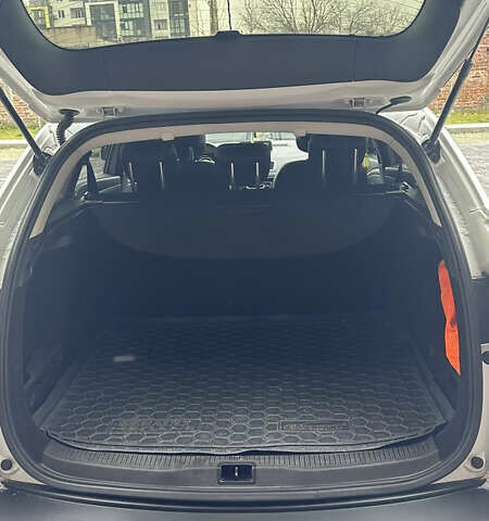 Белый Рено Меган, объемом двигателя 1.46 л и пробегом 320 тыс. км за 7999 $, фото 16 на Automoto.ua