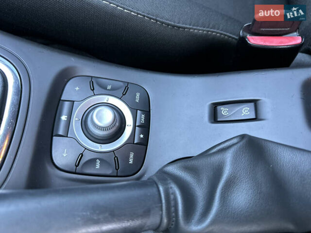 Белый Рено Меган, объемом двигателя 1.5 л и пробегом 165 тыс. км за 9500 $, фото 12 на Automoto.ua