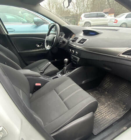 Белый Рено Меган, объемом двигателя 1.46 л и пробегом 214 тыс. км за 9200 $, фото 4 на Automoto.ua