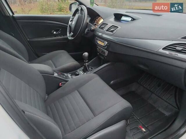 Белый Рено Меган, объемом двигателя 1.5 л и пробегом 207 тыс. км за 8000 $, фото 6 на Automoto.ua