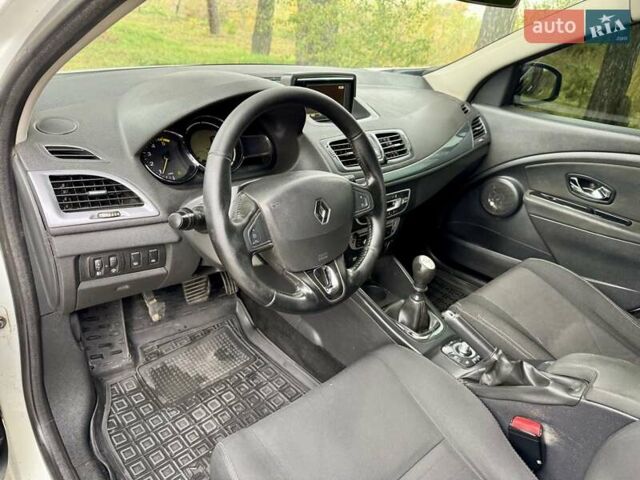 Белый Рено Меган, объемом двигателя 1.5 л и пробегом 205 тыс. км за 6999 $, фото 11 на Automoto.ua