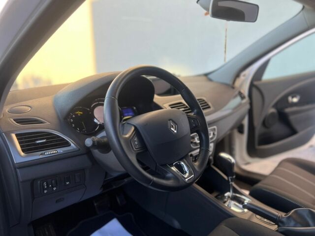 Белый Рено Меган, объемом двигателя 1.5 л и пробегом 190 тыс. км за 9200 $, фото 18 на Automoto.ua