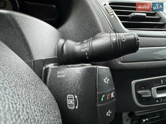 Рено Меган 2015 в Киеве на Automoto.ua Белый Рено Меган, объемом двигателя 1.5 л и пробегом 205 тыс. км за 6999 $, фото 19 на Automoto.ua