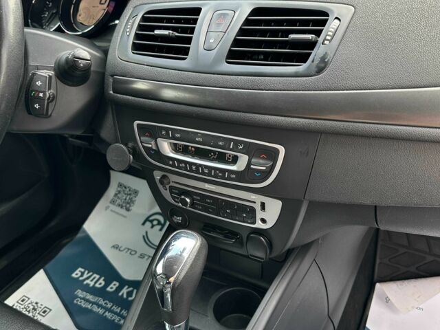 Белый Рено Меган, объемом двигателя 1.5 л и пробегом 226 тыс. км за 8900 $, фото 4 на Automoto.ua