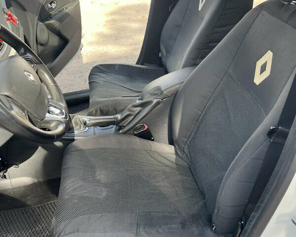 Белый Рено Меган, объемом двигателя 1.46 л и пробегом 166 тыс. км за 8700 $, фото 17 на Automoto.ua