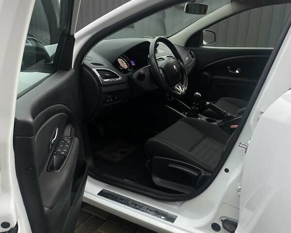 Белый Рено Меган, объемом двигателя 1.46 л и пробегом 138 тыс. км за 10800 $, фото 10 на Automoto.ua