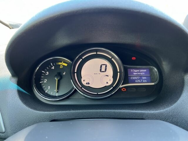 Белый Рено Меган, объемом двигателя 1.5 л и пробегом 290 тыс. км за 8799 $, фото 7 на Automoto.ua