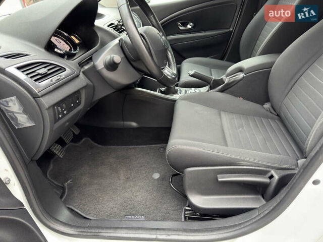 Белый Рено Меган, объемом двигателя 1.5 л и пробегом 278 тыс. км за 8900 $, фото 13 на Automoto.ua
