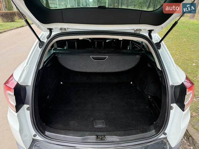 Белый Рено Меган, объемом двигателя 1.6 л и пробегом 246 тыс. км за 9900 $, фото 14 на Automoto.ua