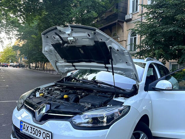 Белый Рено Меган, объемом двигателя 1.5 л и пробегом 198 тыс. км за 9500 $, фото 9 на Automoto.ua