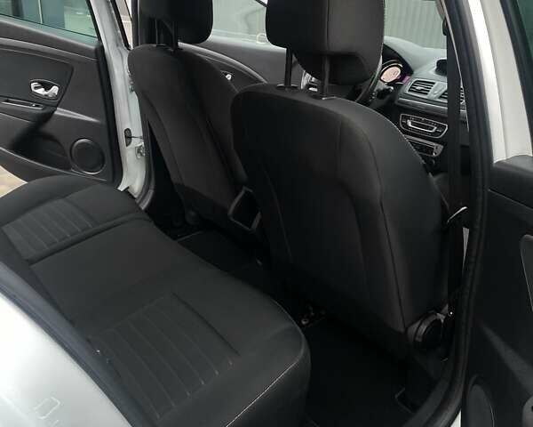 Белый Рено Меган, объемом двигателя 1.46 л и пробегом 138 тыс. км за 10800 $, фото 14 на Automoto.ua