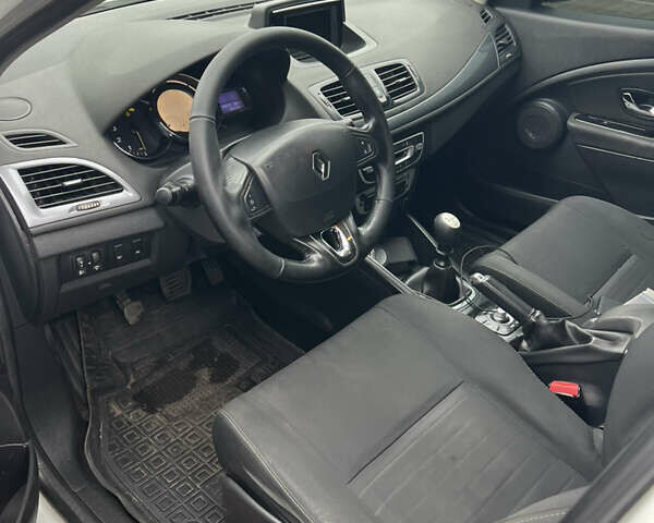 Белый Рено Меган, объемом двигателя 1.46 л и пробегом 206 тыс. км за 7300 $, фото 12 на Automoto.ua