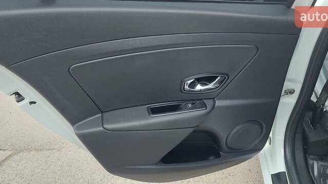 Белый Рено Меган, объемом двигателя 1.5 л и пробегом 164 тыс. км за 8999 $, фото 28 на Automoto.ua