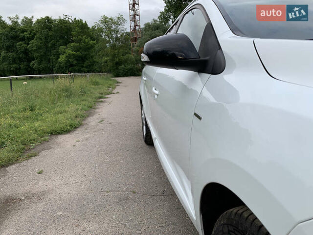 Белый Рено Меган, объемом двигателя 1.5 л и пробегом 209 тыс. км за 7899 $, фото 7 на Automoto.ua