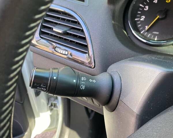 Білий Рено Меган, об'ємом двигуна 1.5 л та пробігом 275 тис. км за 8199 $, фото 17 на Automoto.ua