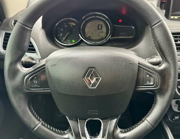 Белый Рено Меган, объемом двигателя 1.5 л и пробегом 205 тыс. км за 6999 $, фото 15 на Automoto.ua