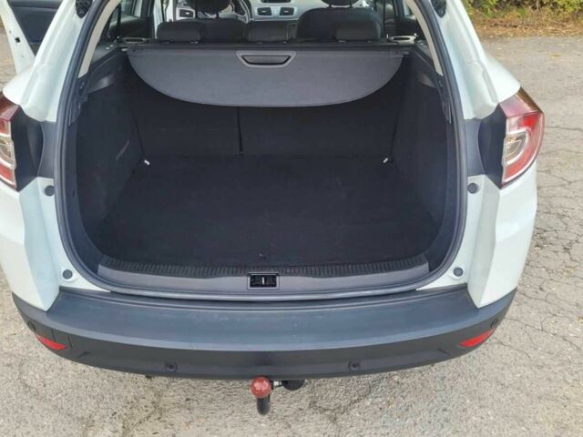 Білий Рено Меган, об'ємом двигуна 1.5 л та пробігом 125 тис. км за 10400 $, фото 16 на Automoto.ua