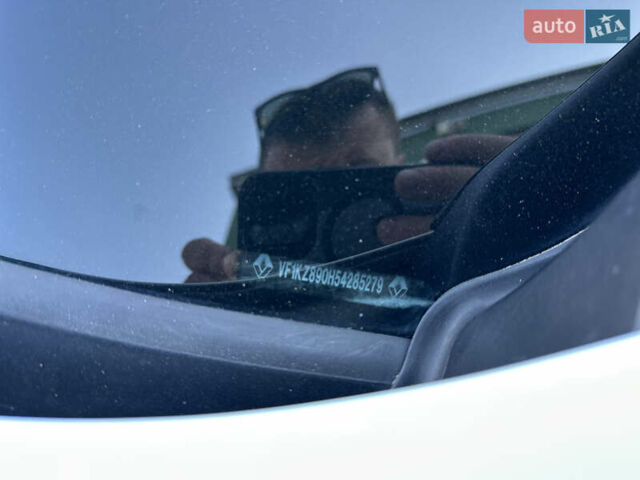 Белый Рено Меган, объемом двигателя 1.5 л и пробегом 165 тыс. км за 9500 $, фото 16 на Automoto.ua