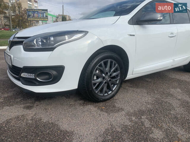 Рено Меган 2015 в Ровно на Automoto.ua Белый Рено Меган, объемом двигателя 1.5 л и пробегом 167 тыс. км за 9199 $, фото 13 на Automoto.ua