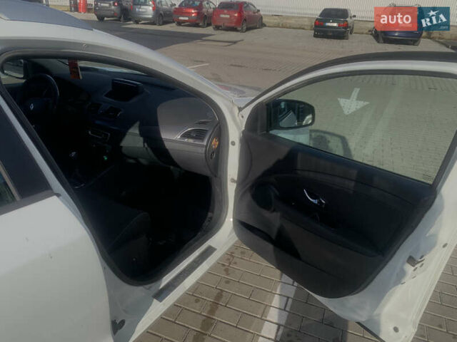 Белый Рено Меган, объемом двигателя 1.5 л и пробегом 362 тыс. км за 7799 $, фото 11 на Automoto.ua