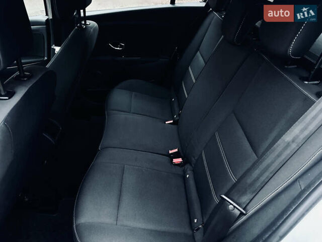 Белый Рено Меган, объемом двигателя 1.5 л и пробегом 253 тыс. км за 8200 $, фото 16 на Automoto.ua