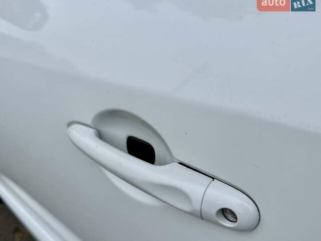 Белый Рено Меган, объемом двигателя 1.5 л и пробегом 205 тыс. км за 6999 $, фото 9 на Automoto.ua