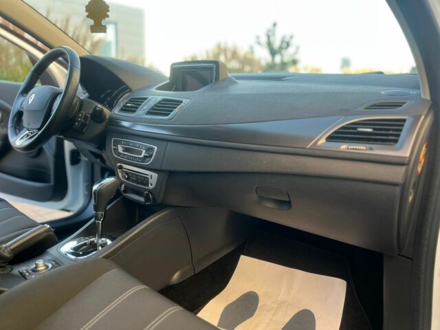 Білий Рено Меган, об'ємом двигуна 1.5 л та пробігом 190 тис. км за 9300 $, фото 22 на Automoto.ua