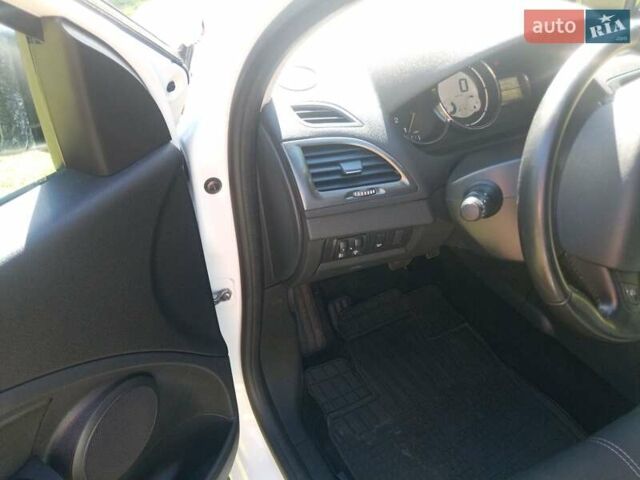 Белый Рено Меган, объемом двигателя 1.5 л и пробегом 180 тыс. км за 10499 $, фото 30 на Automoto.ua