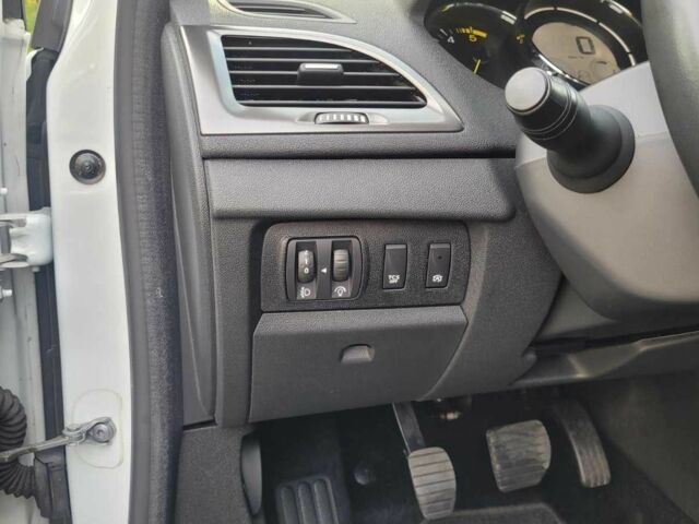 Білий Рено Меган, об'ємом двигуна 1.5 л та пробігом 125 тис. км за 10400 $, фото 11 на Automoto.ua