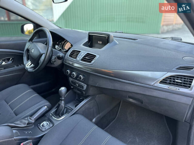 Белый Рено Меган, объемом двигателя 1.5 л и пробегом 165 тыс. км за 9500 $, фото 8 на Automoto.ua