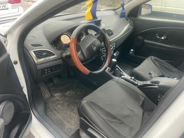 Белый Рено Меган, объемом двигателя 1.5 л и пробегом 450 тыс. км за 7327 $, фото 7 на Automoto.ua