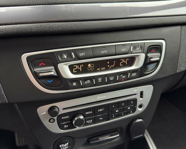 Белый Рено Меган, объемом двигателя 1.5 л и пробегом 278 тыс. км за 8900 $, фото 33 на Automoto.ua