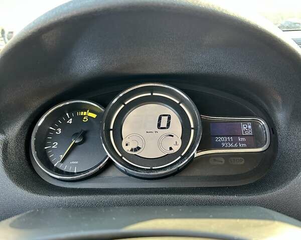 Белый Рено Меган, объемом двигателя 1.5 л и пробегом 220 тыс. км за 9550 $, фото 21 на Automoto.ua
