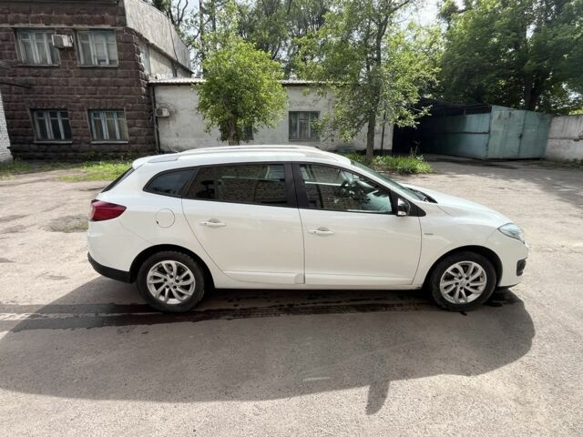 Белый Рено Меган, объемом двигателя 1.5 л и пробегом 325 тыс. км за 8100 $, фото 1 на Automoto.ua