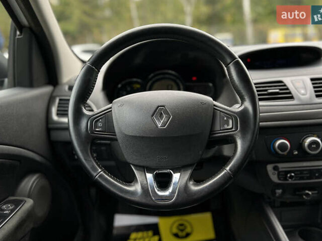 Белый Рено Меган, объемом двигателя 1.46 л и пробегом 243 тыс. км за 8850 $, фото 12 на Automoto.ua