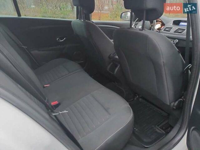 Белый Рено Меган, объемом двигателя 1.5 л и пробегом 207 тыс. км за 8000 $, фото 7 на Automoto.ua