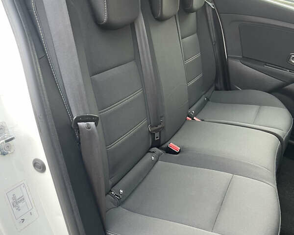 Белый Рено Меган, объемом двигателя 1.5 л и пробегом 196 тыс. км за 9500 $, фото 25 на Automoto.ua