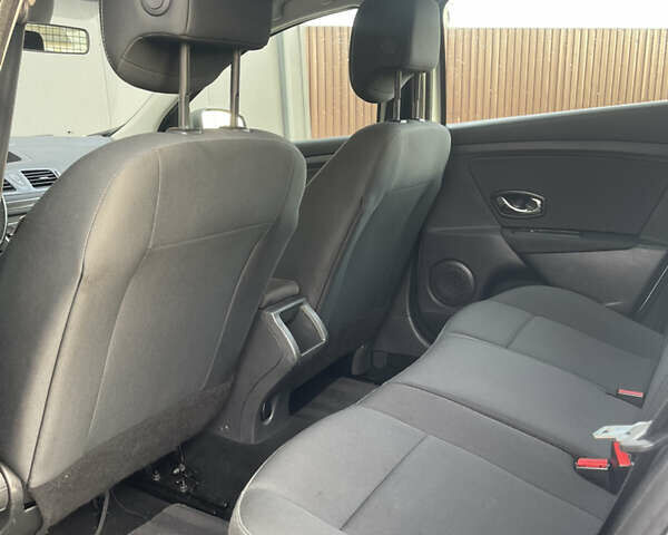 Белый Рено Меган, объемом двигателя 1.5 л и пробегом 113 тыс. км за 11500 $, фото 26 на Automoto.ua