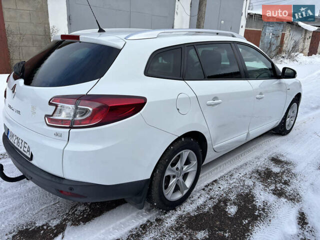 Белый Рено Меган, объемом двигателя 1.46 л и пробегом 198 тыс. км за 8800 $, фото 5 на Automoto.ua