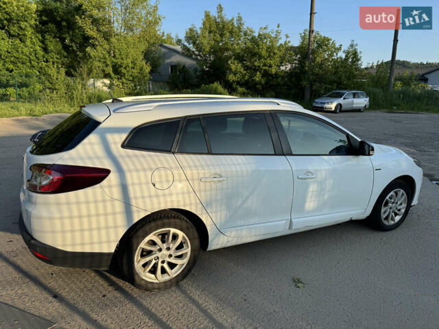 Белый Рено Меган, объемом двигателя 1.46 л и пробегом 315 тыс. км за 8200 $, фото 2 на Automoto.ua