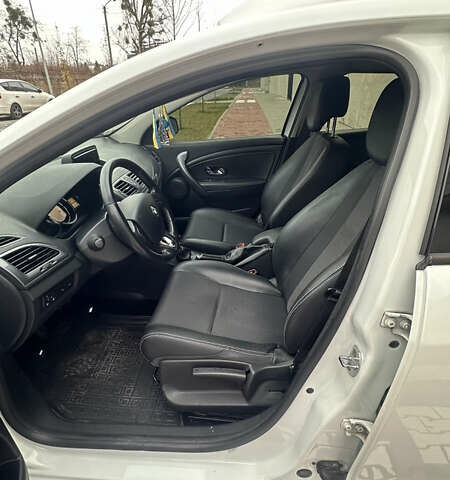 Белый Рено Меган, объемом двигателя 1.46 л и пробегом 320 тыс. км за 7999 $, фото 21 на Automoto.ua