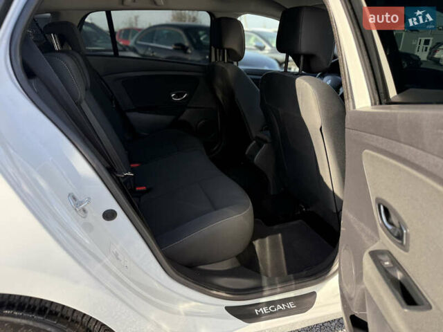 Білий Рено Меган, об'ємом двигуна 1.5 л та пробігом 220 тис. км за 9555 $, фото 32 на Automoto.ua