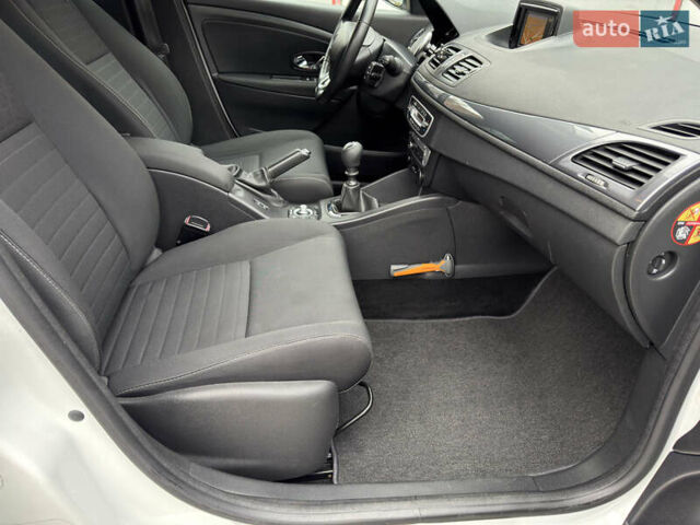 Белый Рено Меган, объемом двигателя 1.5 л и пробегом 278 тыс. км за 8900 $, фото 14 на Automoto.ua