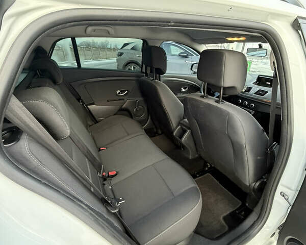 Белый Рено Меган, объемом двигателя 1.5 л и пробегом 169 тыс. км за 8950 $, фото 12 на Automoto.ua